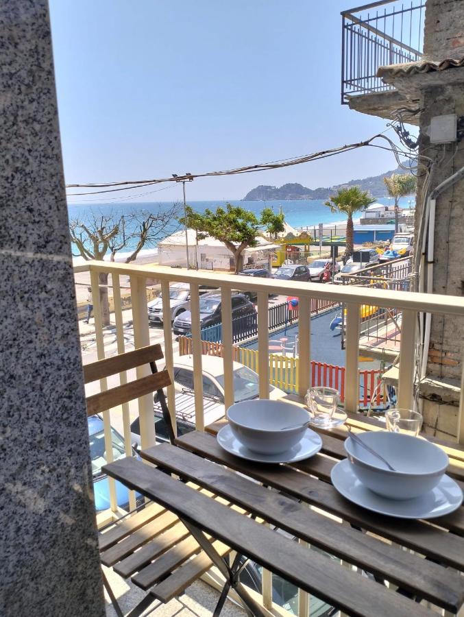 Апартаменти Family House Letojanni Taormina Екстер'єр фото