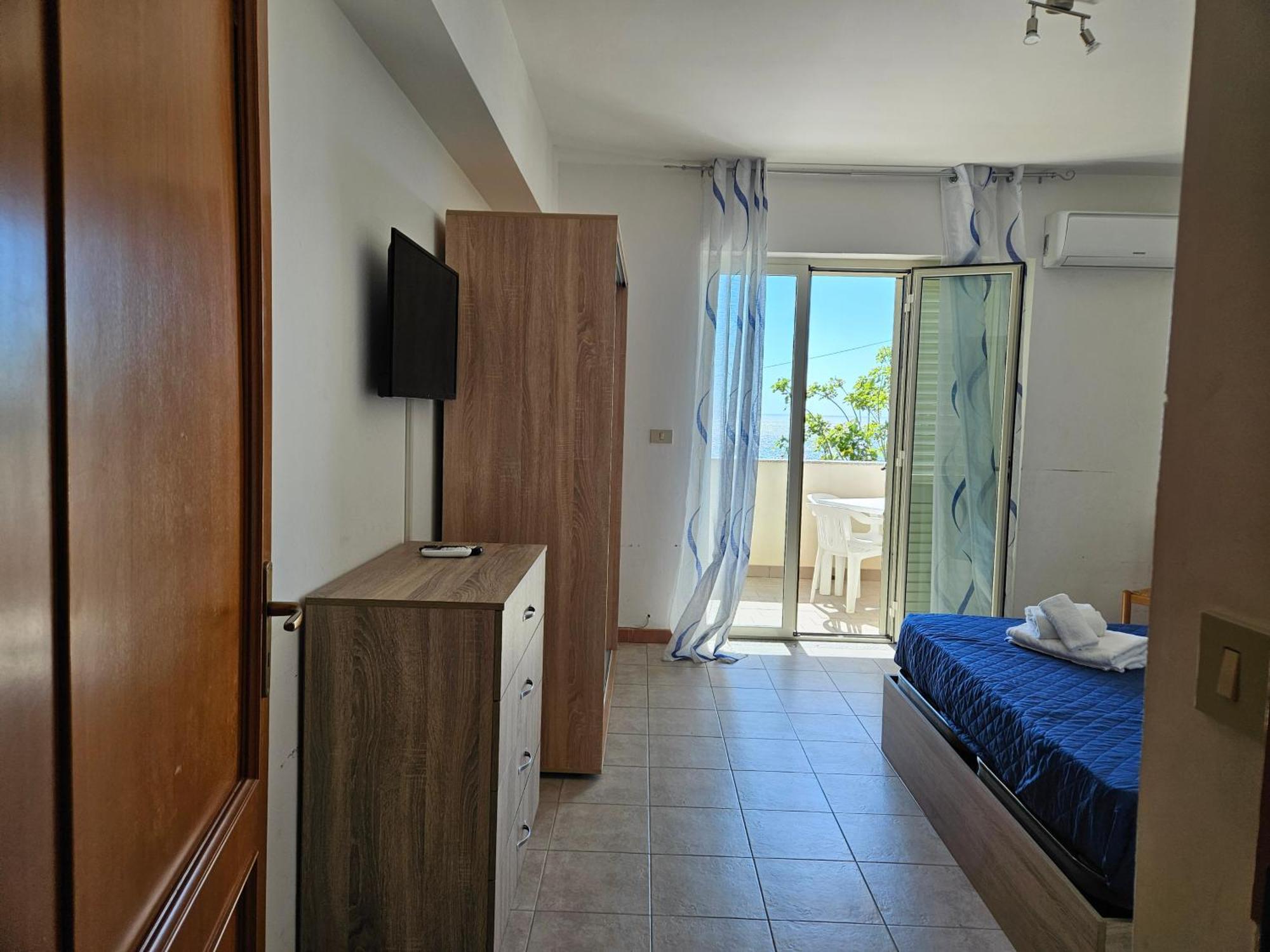 Апартаменти Family House Letojanni Taormina Екстер'єр фото