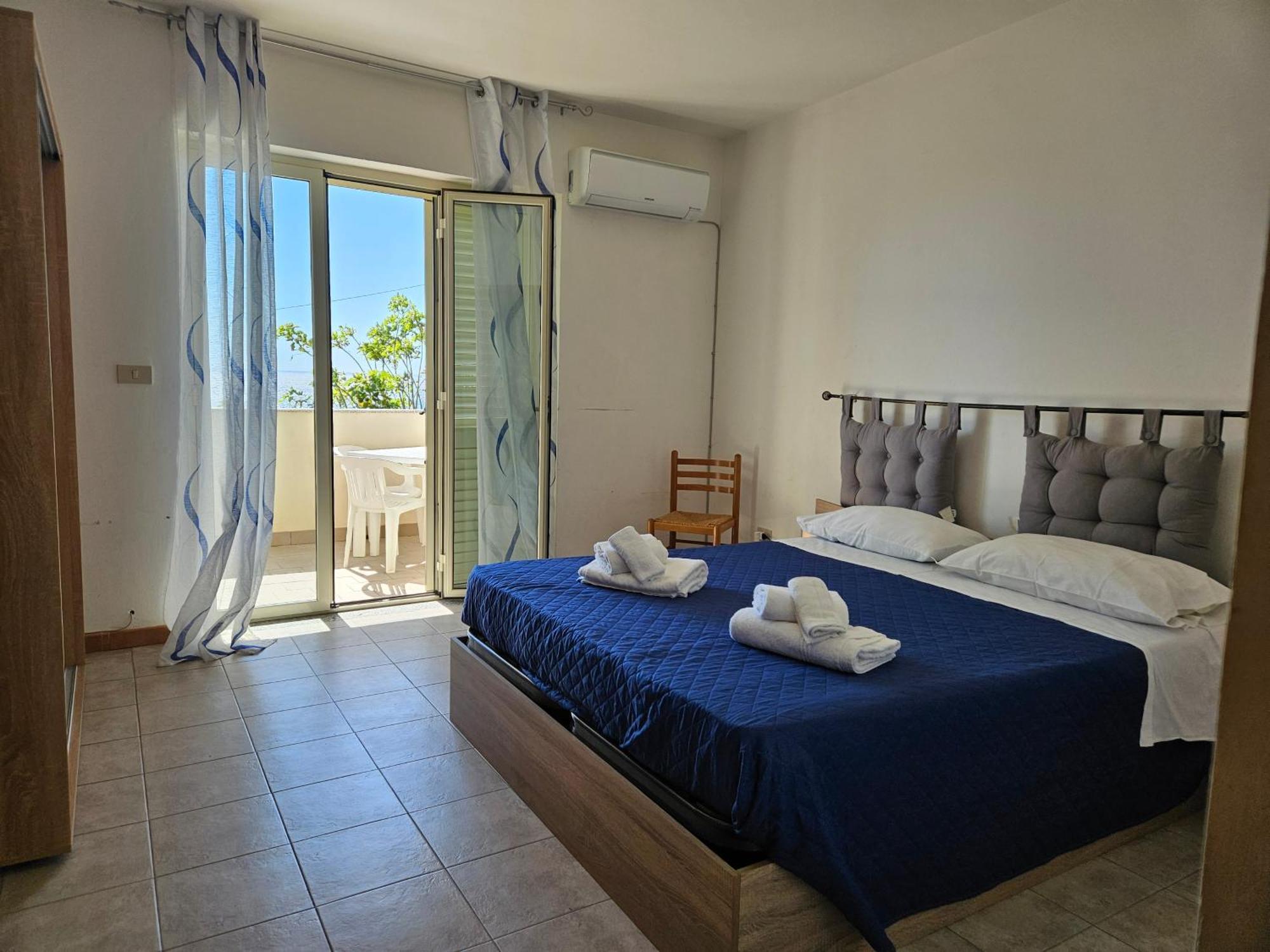 Апартаменти Family House Letojanni Taormina Екстер'єр фото