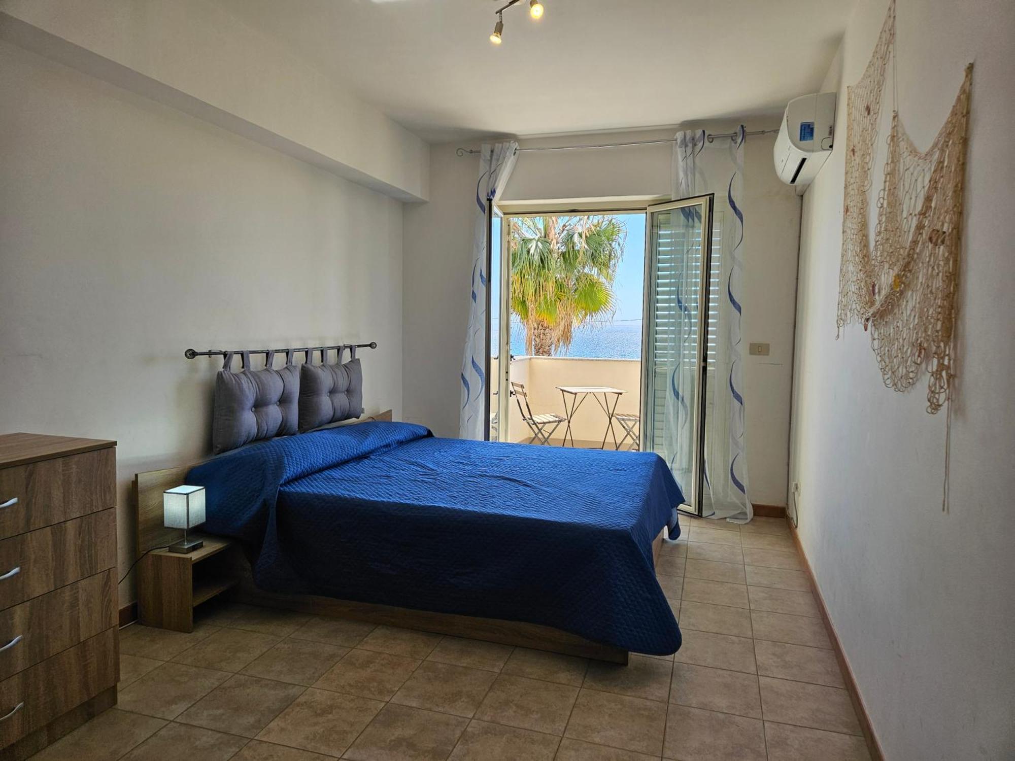 Апартаменти Family House Letojanni Taormina Екстер'єр фото